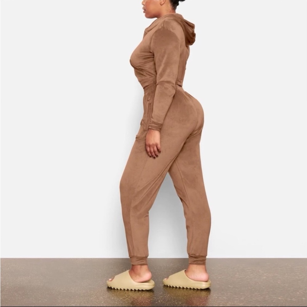 SKIMS Velour track pants SET. Jacket and pants- Sienna